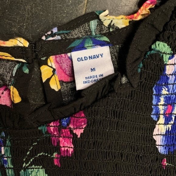NWOT Old Navy Black Floral Blouse - Picture 2 of 2